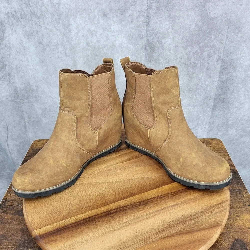 Universal Thread Chelsea Boots‎ Womens Amalia 9.5  Brown Faux Leather Wedge